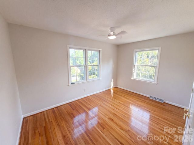 1030 Mclaughlin Drive, Charlotte, NC 28212