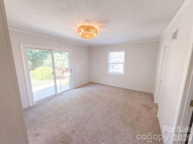 1030 Mclaughlin Drive, Charlotte, NC 28212