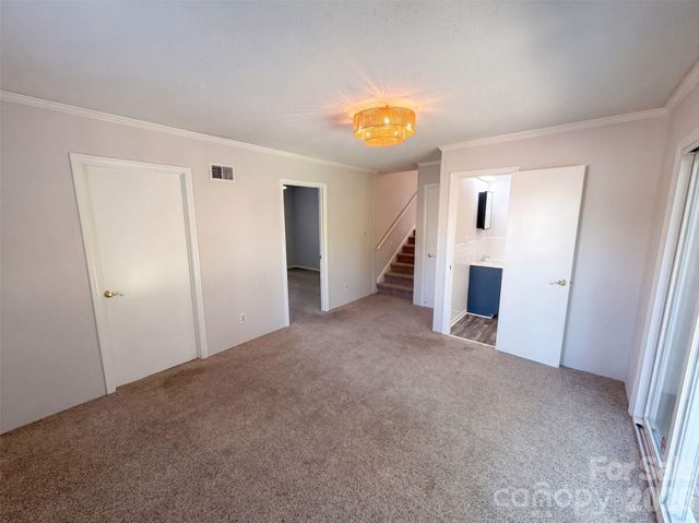 1030 Mclaughlin Drive, Charlotte, NC 28212