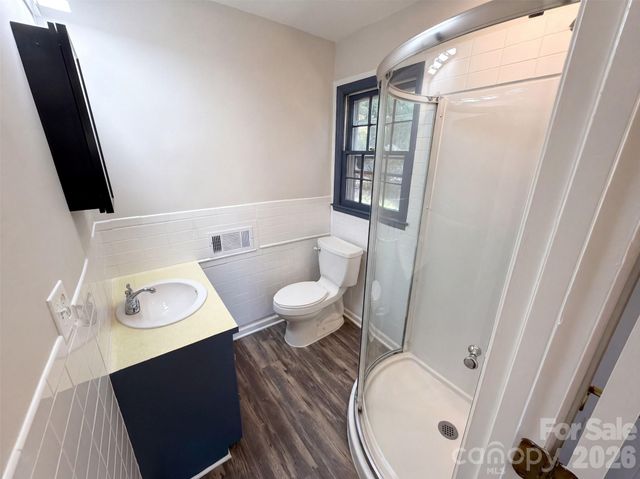 1030 Mclaughlin Drive, Charlotte, NC 28212