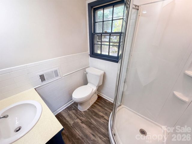 1030 Mclaughlin Drive, Charlotte, NC 28212
