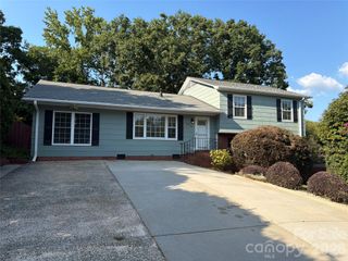 1030 Mclaughlin Drive, Charlotte, NC 28212