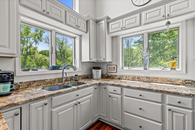 4886 Lakeview AVENUE, Hubertus, WI 53033