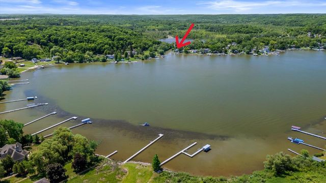 4886 Lakeview AVENUE, Hubertus, WI 53033