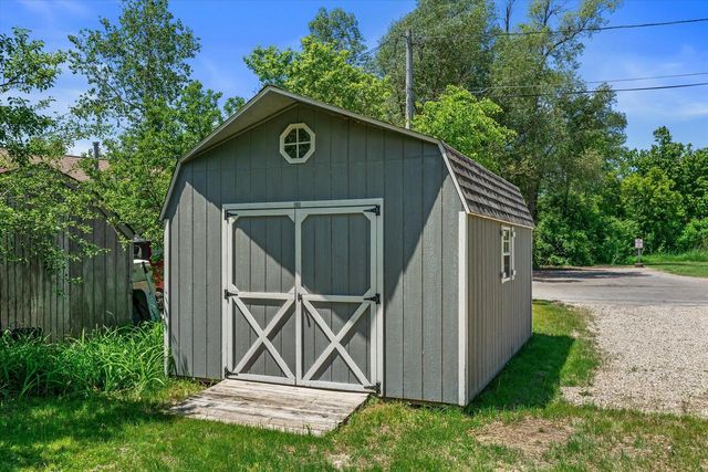 4886 Lakeview AVENUE, Hubertus, WI 53033