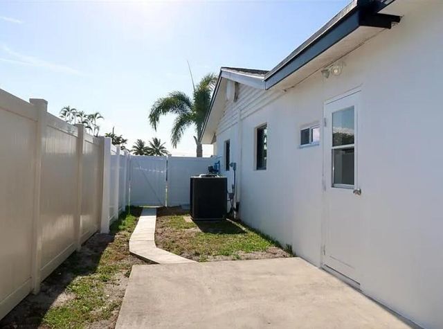 436 Fontana Drive, Palm Springs, FL 33461
