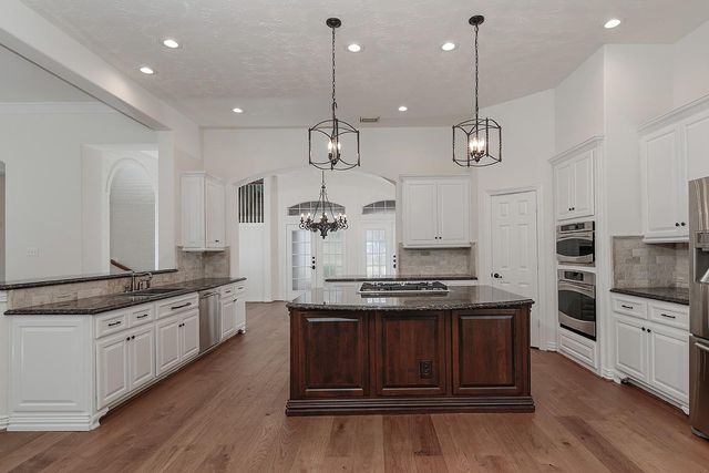 122 Lansdowne, The Woodlands, TX 77382
