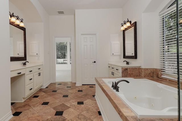 122 Lansdowne, The Woodlands, TX 77382