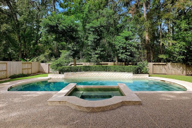 122 Lansdowne, The Woodlands, TX 77382