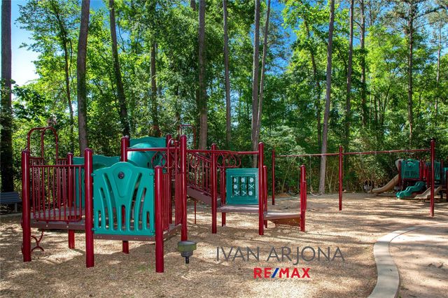 122 Lansdowne, The Woodlands, TX 77382