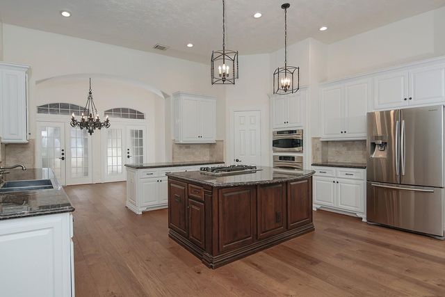122 Lansdowne, The Woodlands, TX 77382