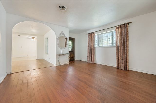 2956 Royal Lane, Dallas, TX 75229