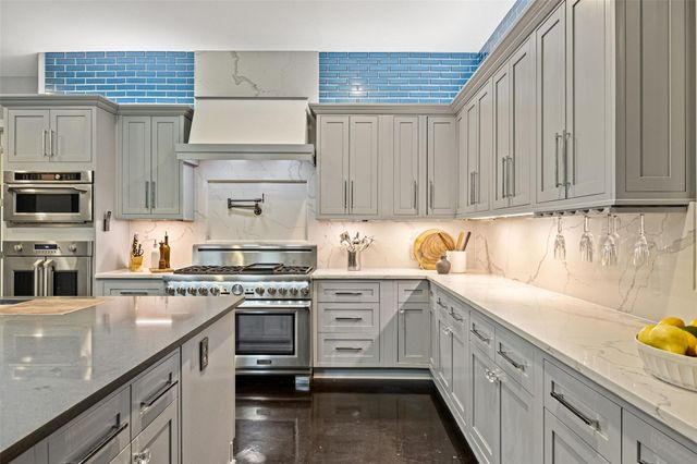 713 Laughing Dog CT, Leander, TX 78641