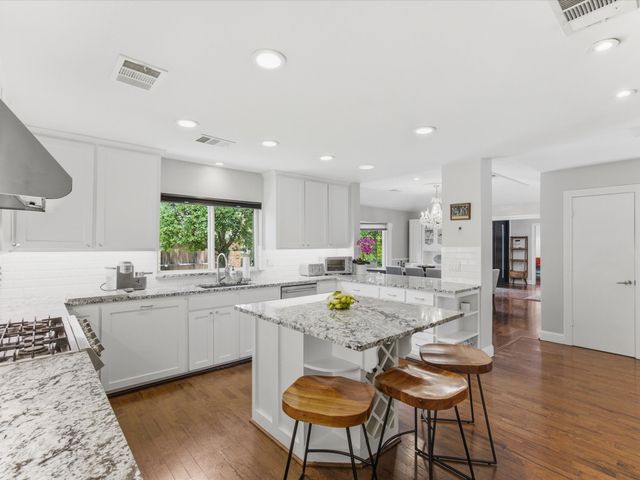 6160 Spring Valley Road, Dallas, TX 75254