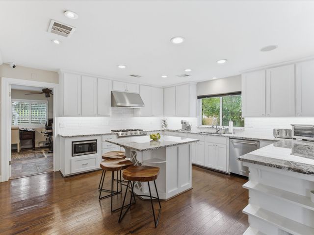 6160 Spring Valley Road, Dallas, TX 75254