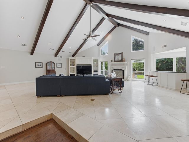 6160 Spring Valley Road, Dallas, TX 75254