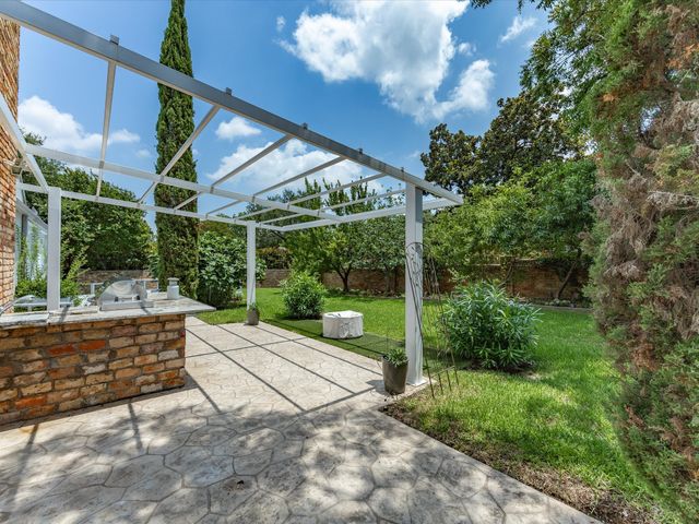 6160 Spring Valley Road, Dallas, TX 75254