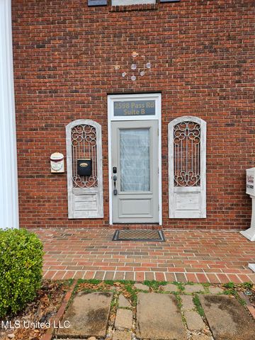 2598 Pass Road, B2, Biloxi, MS 39531