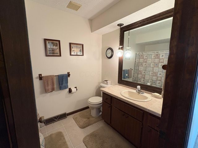 6890 Nocturne Road N, Reynoldsburg, OH 43068