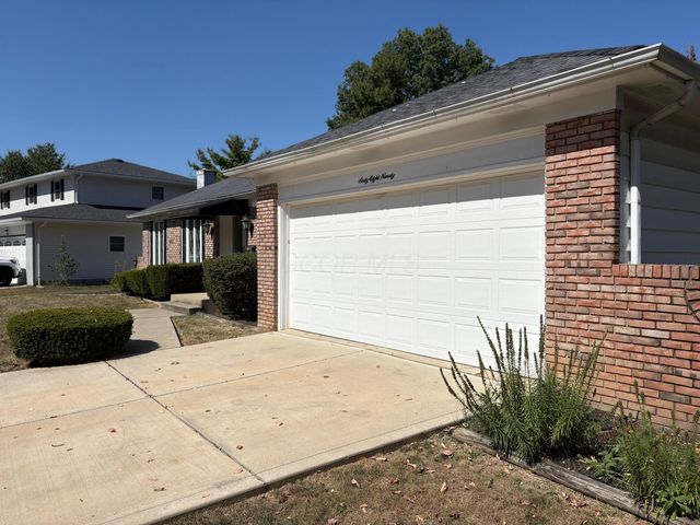 6890 Nocturne Road N, Reynoldsburg, OH 43068