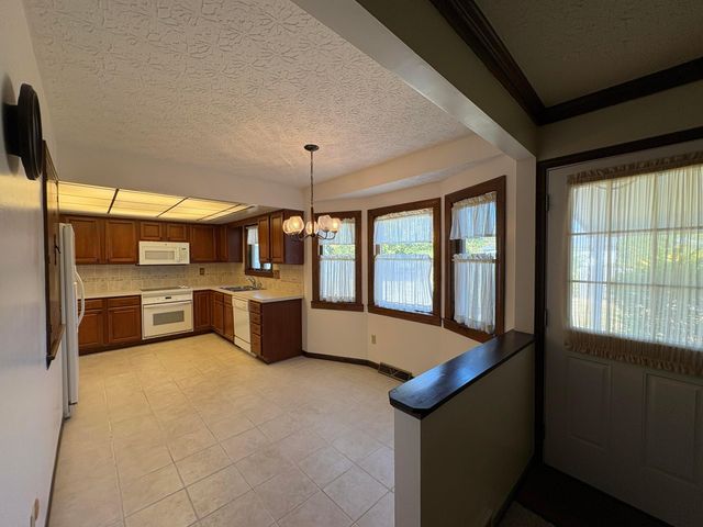 6890 Nocturne Road N, Reynoldsburg, OH 43068