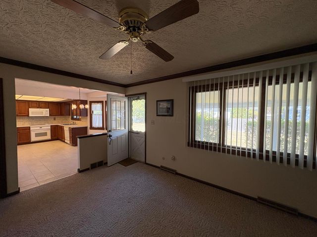 6890 Nocturne Road N, Reynoldsburg, OH 43068