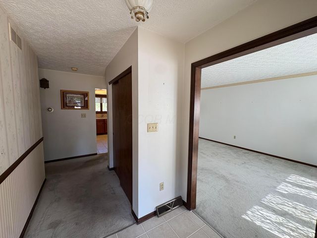 6890 Nocturne Road N, Reynoldsburg, OH 43068