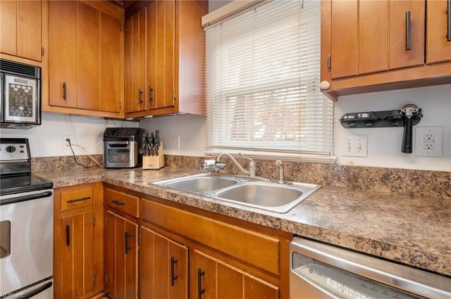 28 Mellon ST, Newport News, VA 23606