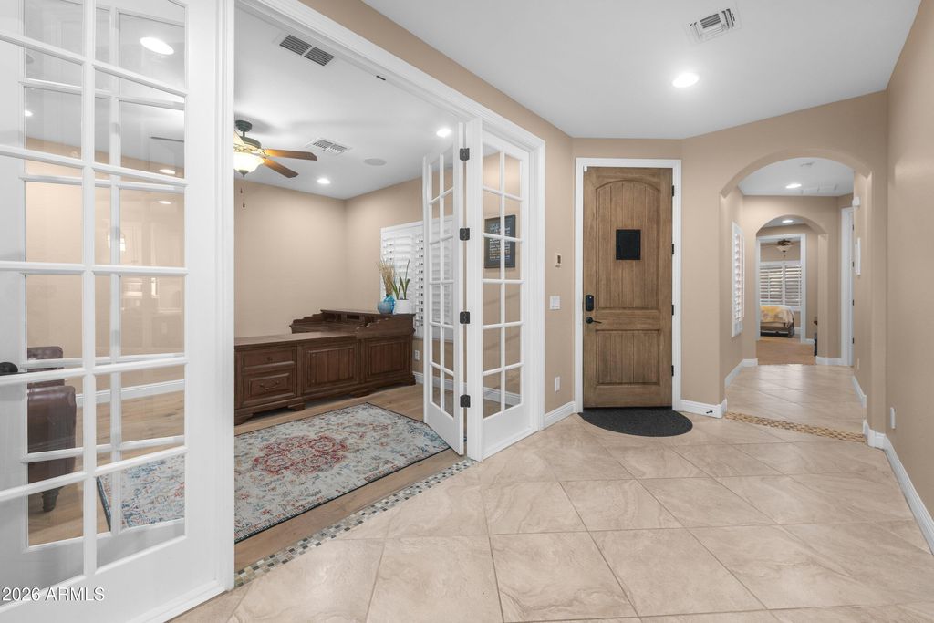 Image 7 of property listing at 5843 W VICTORY Court, Florence, AZ 85132