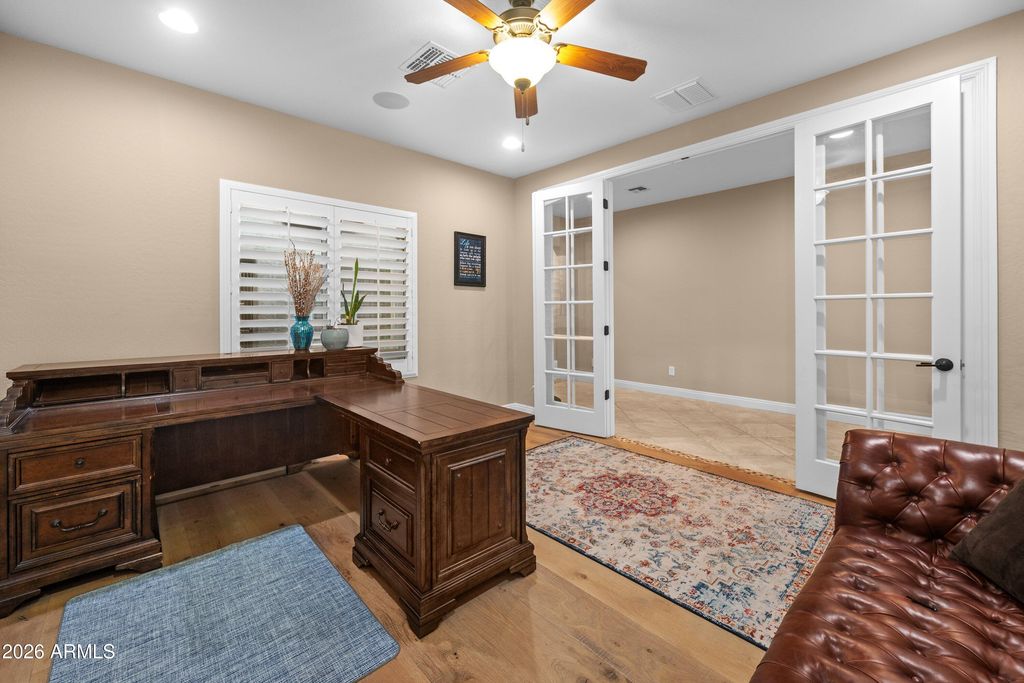 Image 9 of property listing at 5843 W VICTORY Court, Florence, AZ 85132