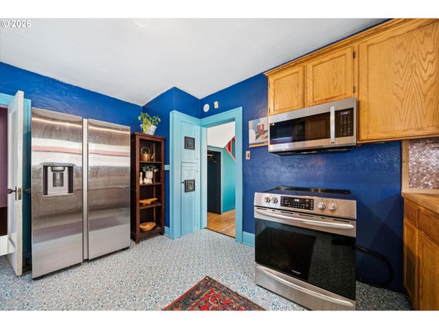 1820 Se 43RD Ave, Portland, OR 97215