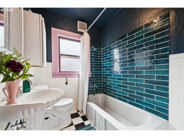 1820 Se 43RD Ave, Portland, OR 97215