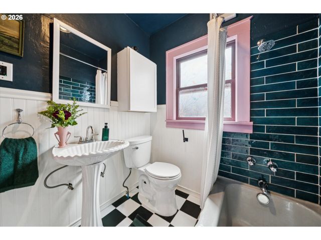 1820 Se 43RD Ave, Portland, OR 97215
