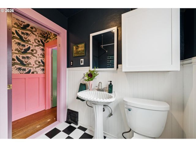 1820 Se 43RD Ave, Portland, OR 97215
