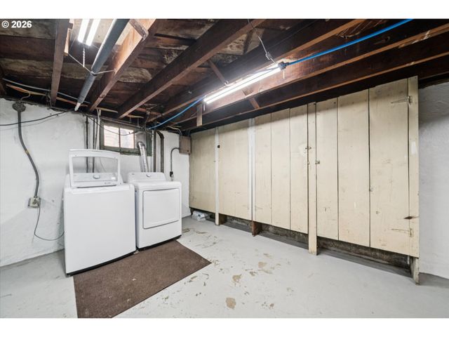 1820 Se 43RD Ave, Portland, OR 97215