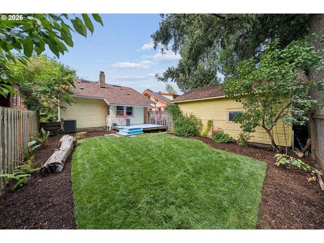 1820 Se 43RD Ave, Portland, OR 97215