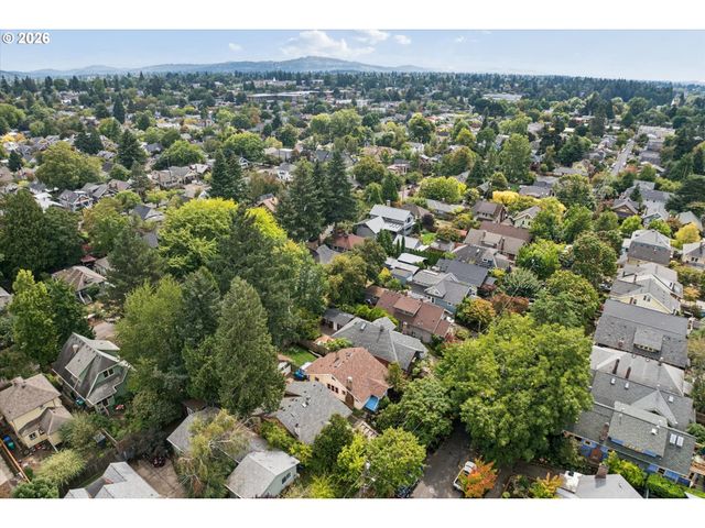 1820 Se 43RD Ave, Portland, OR 97215