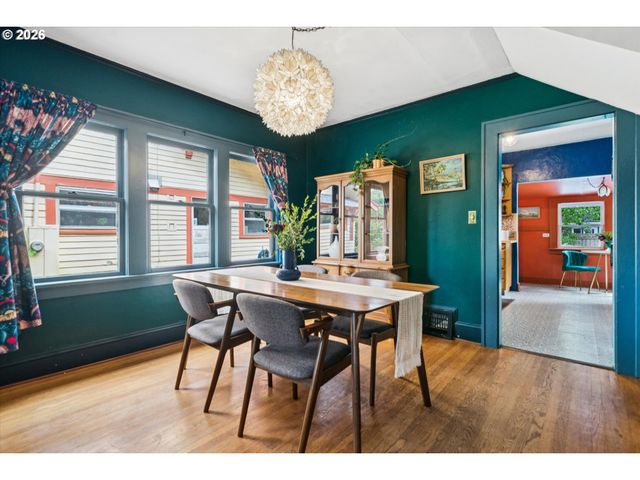 1820 Se 43RD Ave, Portland, OR 97215