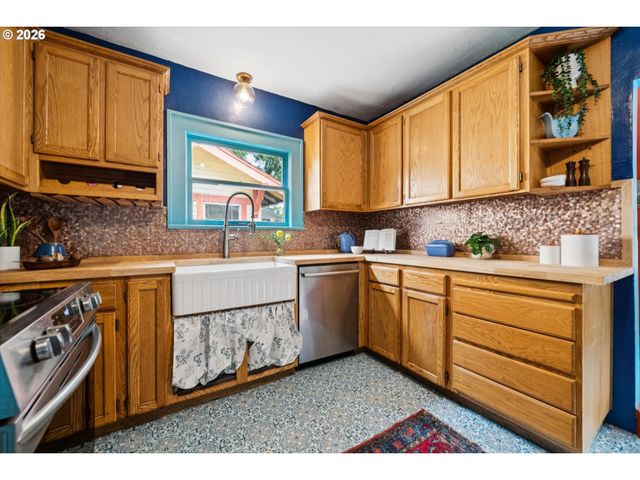 1820 Se 43RD Ave, Portland, OR 97215