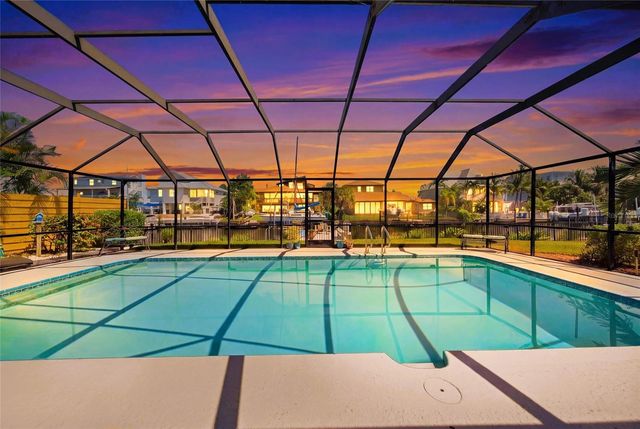 3800 BEACH DRIVE SE, St Petersburg, FL 33705