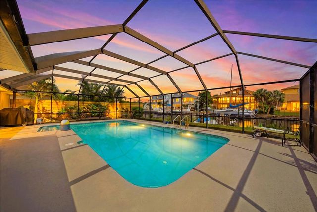 3800 BEACH DRIVE SE, St Petersburg, FL 33705