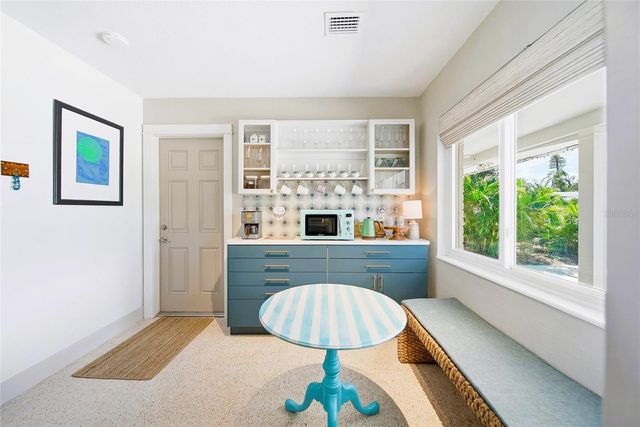 3800 BEACH DRIVE SE, St Petersburg, FL 33705