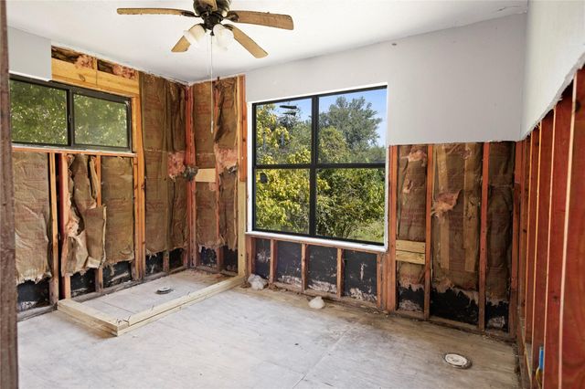 253 Fishermans Trail, Huntsville, TX 77320