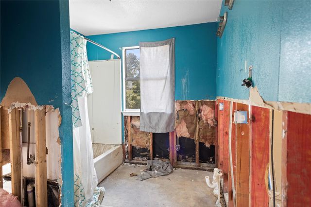 253 Fishermans Trail, Huntsville, TX 77320