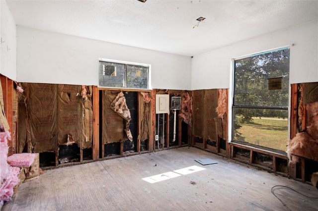 253 Fishermans Trail, Huntsville, TX 77320