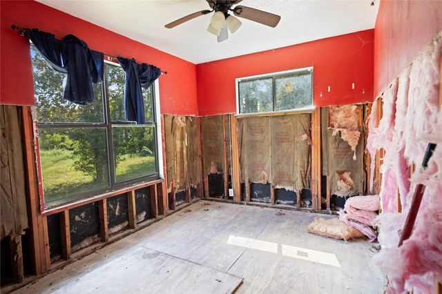 253 Fishermans Trail, Huntsville, TX 77320