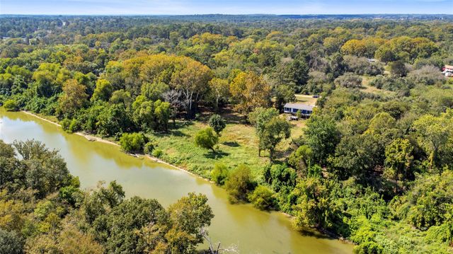 253 Fishermans Trail, Huntsville, TX 77320