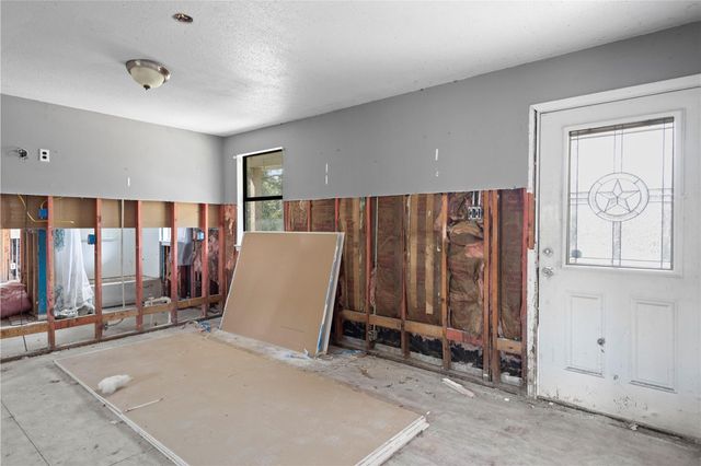 253 Fishermans Trail, Huntsville, TX 77320