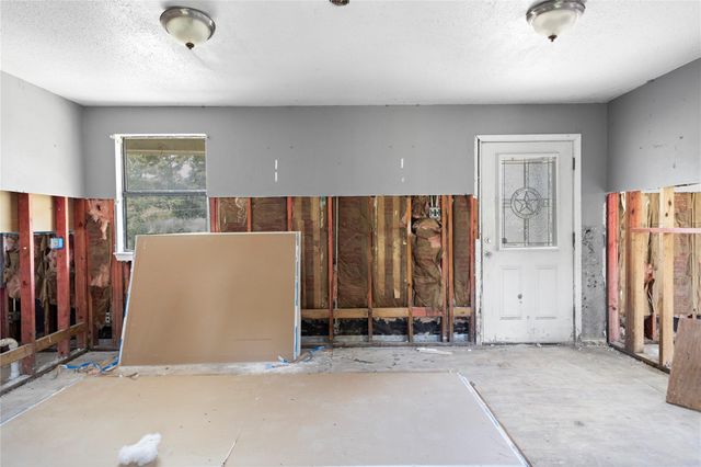 253 Fishermans Trail, Huntsville, TX 77320