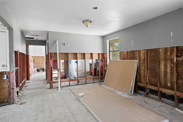 253 Fishermans Trail, Huntsville, TX 77320